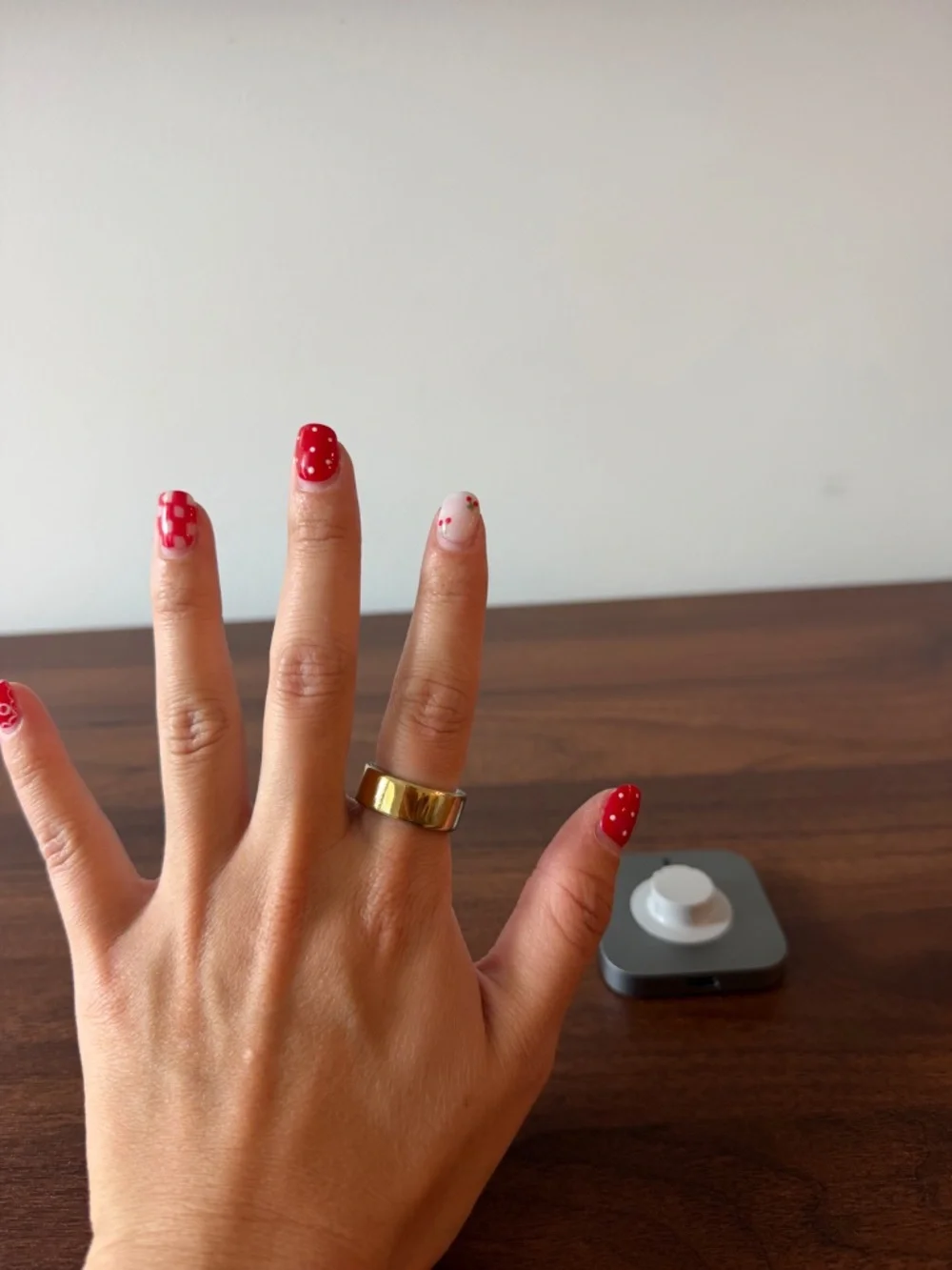 Oura Ring 4 - Gold - Size 7 - w/ Charger